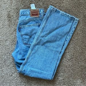 levi’s low pro straight blue jeans in size 30